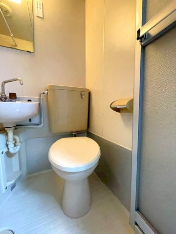阪急千里線 下新庄駅 徒歩9分 3階建 築39年のトイレ写真
