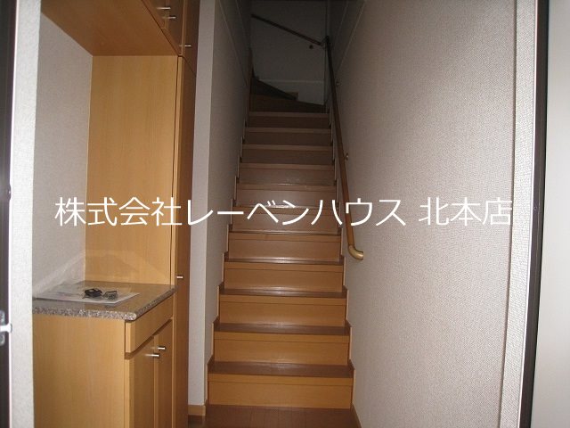 玄関　レーベンハウス北本店へ048-590-5757