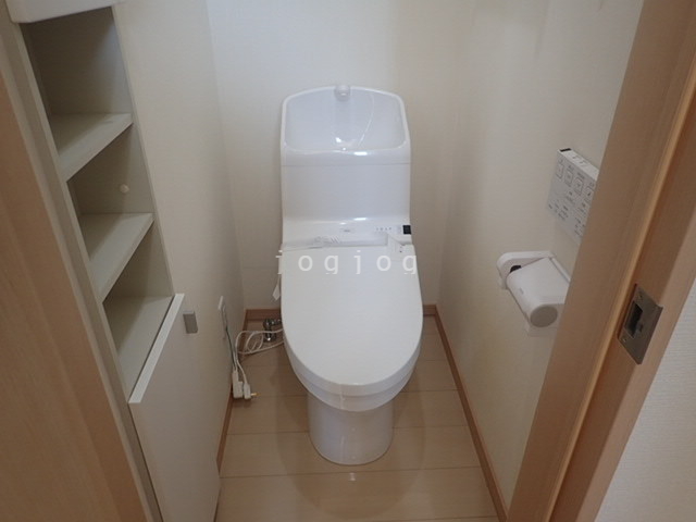 トイレ　温水洗浄便座完備の素敵なトイレです★