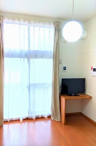 レオパレスオークアベニューの居間写真