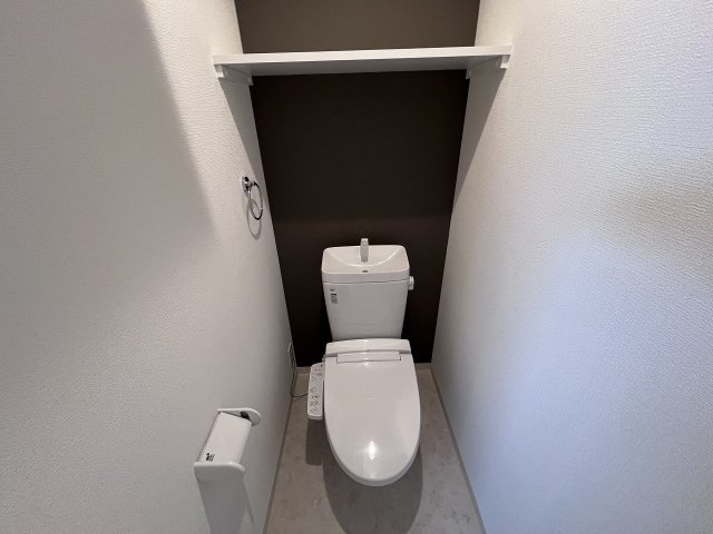 フォレ南武庫之荘WEST A棟のトイレ写真