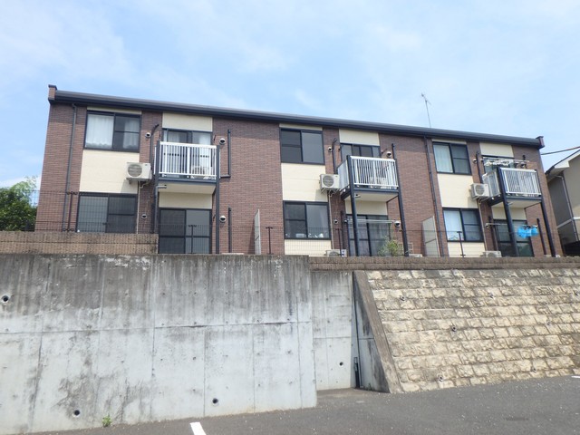 小田急多摩線 黒川駅 バス乗車時間：4分 最寄りバス停で下車 徒歩3分 築15年