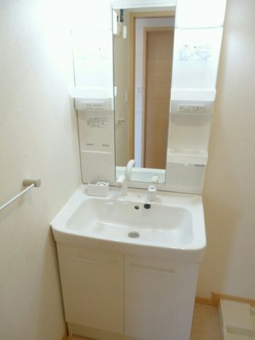洗面設備　使いやすい洗面所です