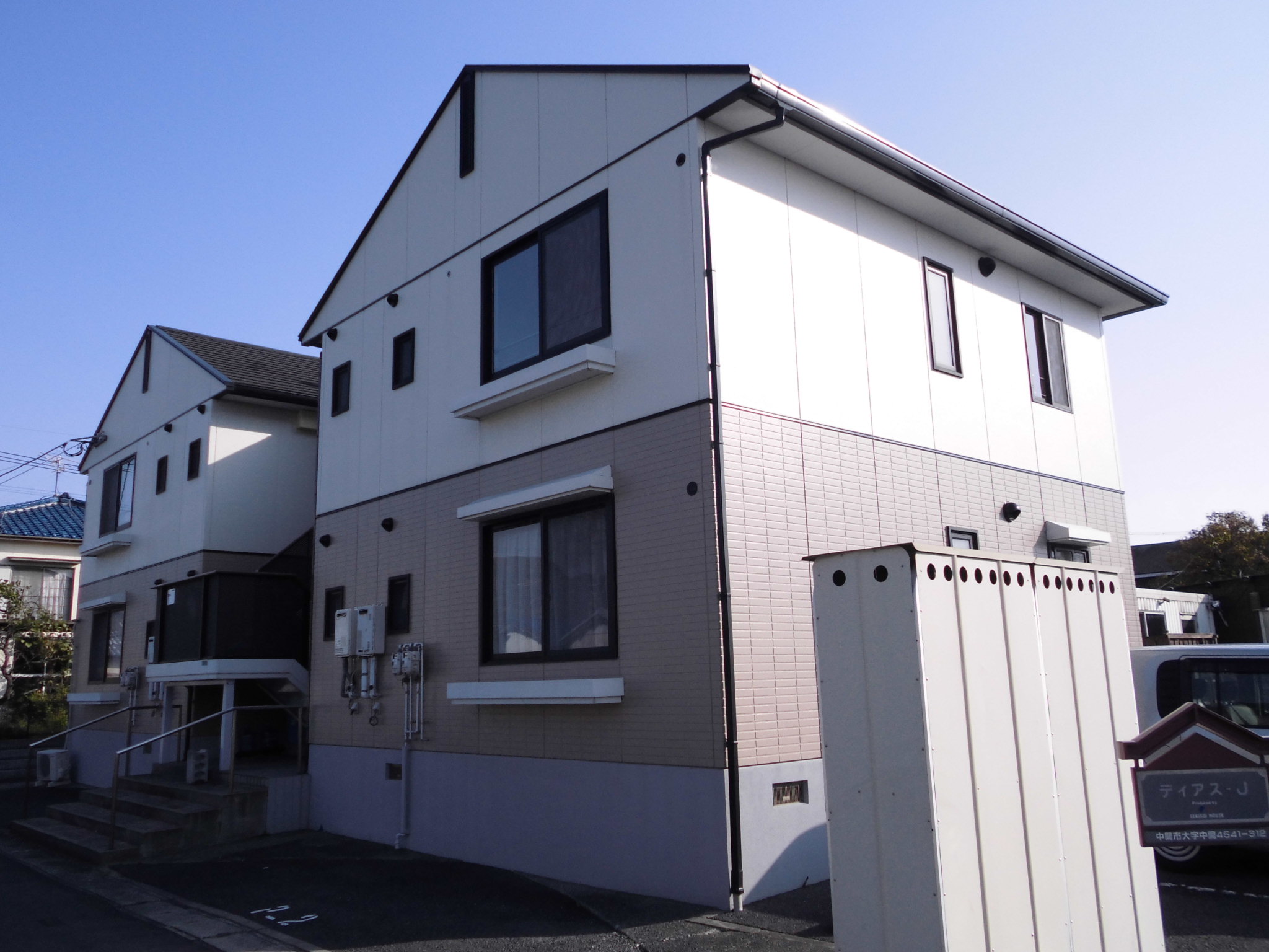建物外観　室内写真はリノベーション前です