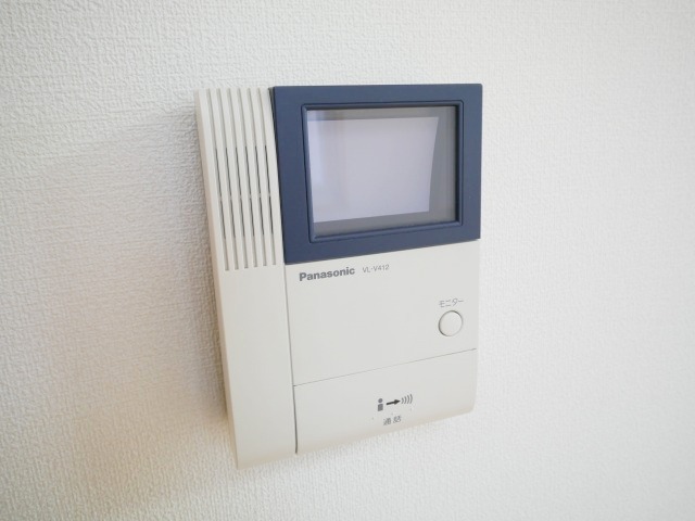 セキュリティ　来客者の確認ができるTVモニターホンが設置されています。