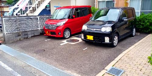 【レオパレスベルソーの駐車場】