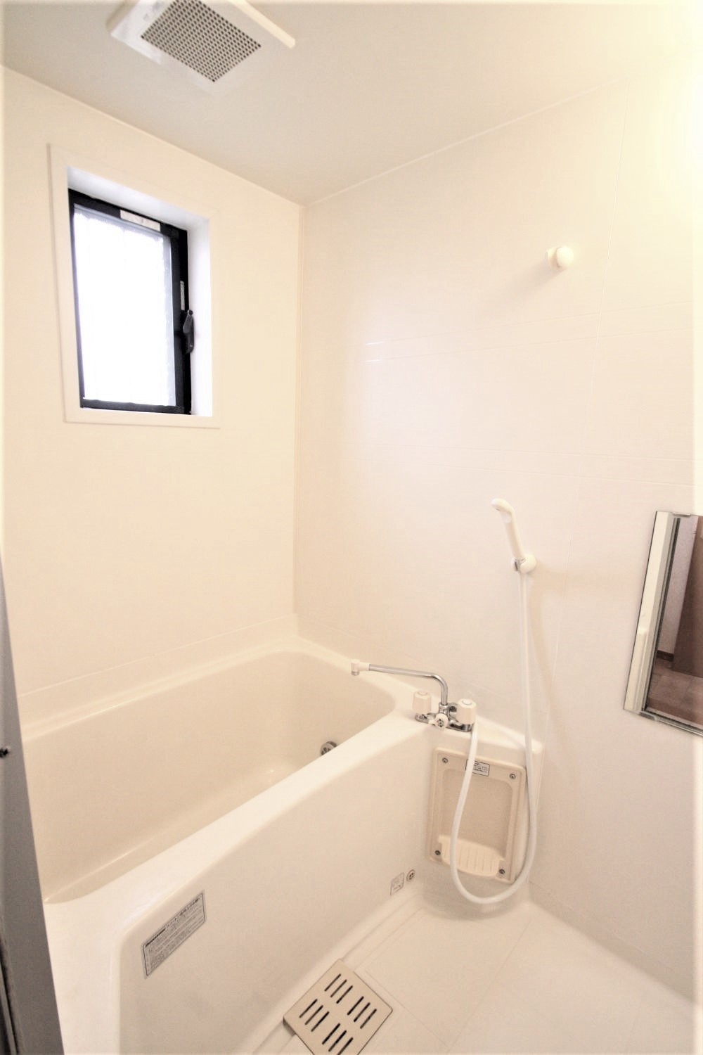 バス・シャワールーム　独立型のバスルームでゆったり疲れを癒せます♪