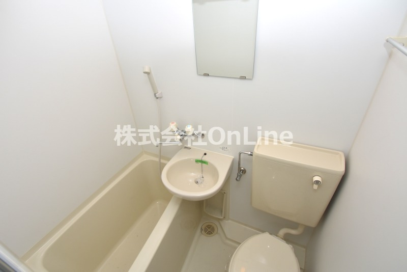 バス・シャワールーム　落ち着いた空間のお風呂です