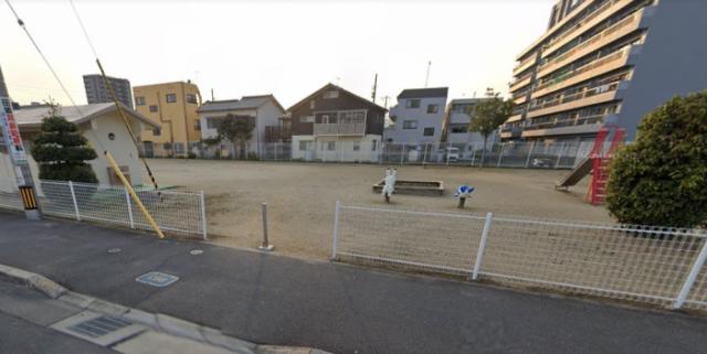 【高松市花園町のマンションの公園】