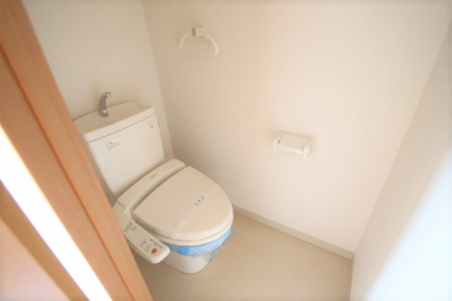 トイレ　※写真は同間取の他のお部屋です