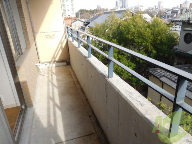 バルコニー　洗濯物もよく乾く南向きバルコニー