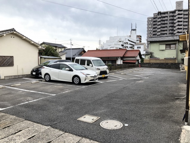 【立川アパートC棟の駐車場】