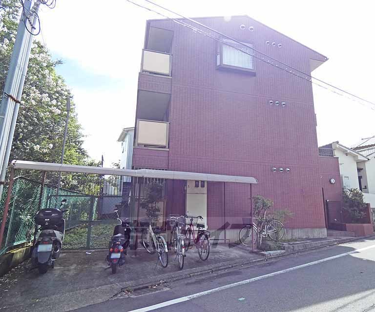 京都市伏見区深草大亀谷西寺町のマンションの建物外観