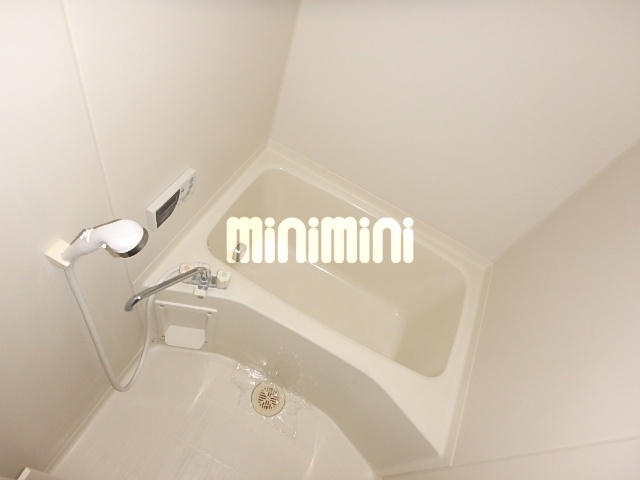 バス・シャワールーム　ファミリー様に嬉しい追焚き機能付きのバスルーム。