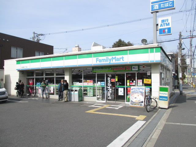 コンビニ　ファミリーマート 中加賀屋二丁目店（コンビニ）まで293m