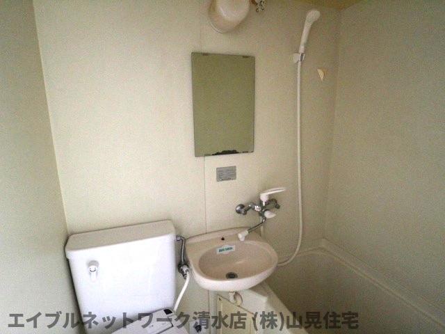 洗面設備　脱衣スペースもあります