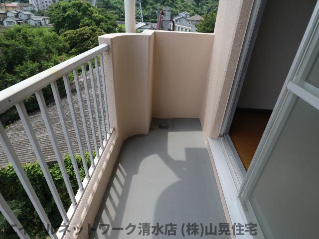バルコニー　暖かな日差しのふりそそぐバルコニー