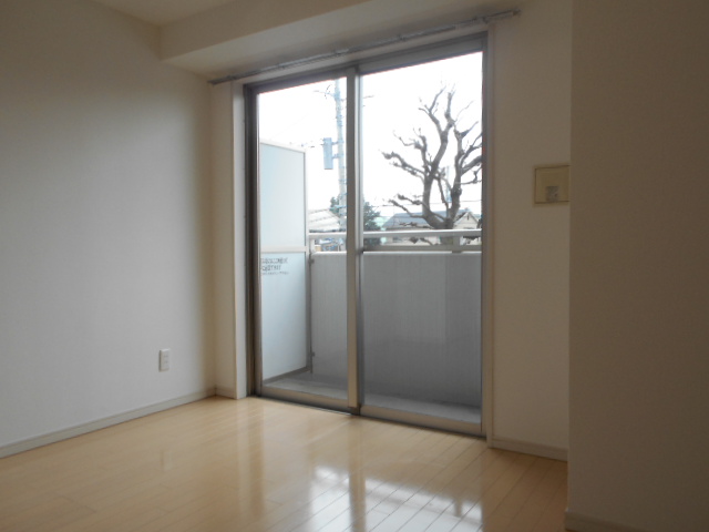居室・リビング　※同物件、別部屋になります。