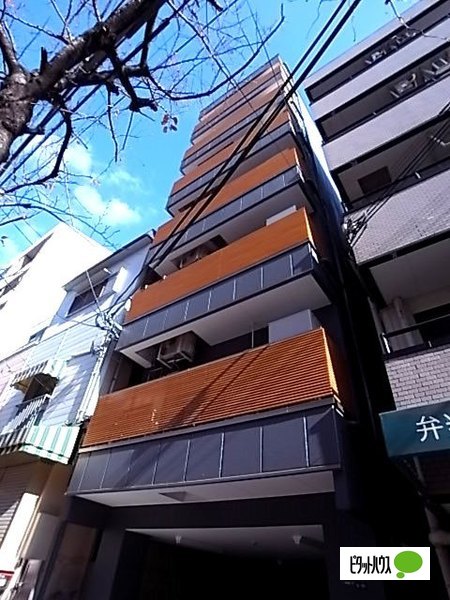 神戸市灘区城内通のアパートの建物外観