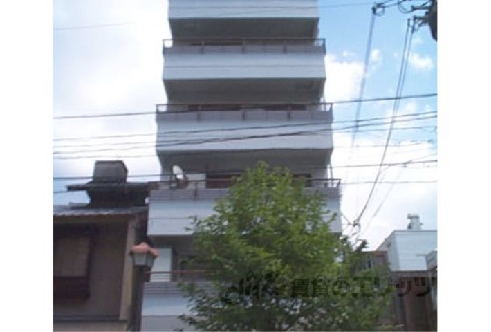 京都市中京区上樵木町のマンションの建物外観