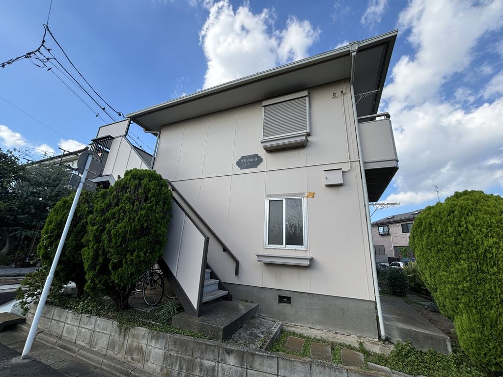 船橋市芝山のアパートの建物外観