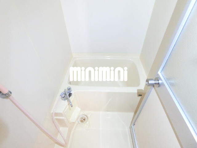 バス・シャワールーム　一日の疲れを癒す浴室です。