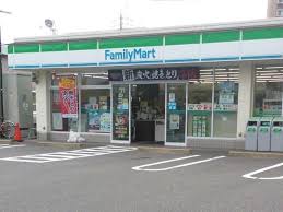 コンビニ　ファミリーマート自由ケ丘店（コンビニ）まで588m