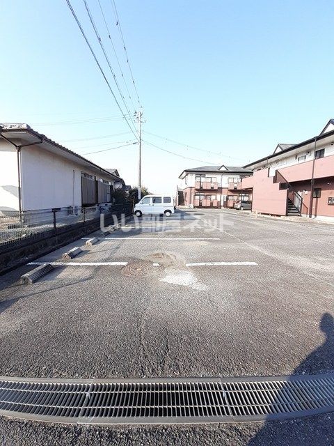 【宇土市松山町のアパートの駐車場】