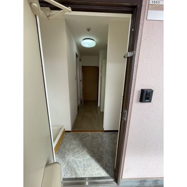 レスポワール東の玄関写真