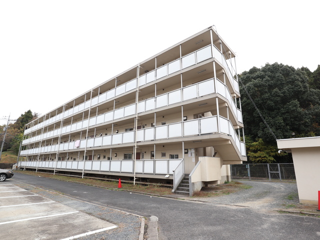 【倉敷市福田町浦田のマンションの建物外観】