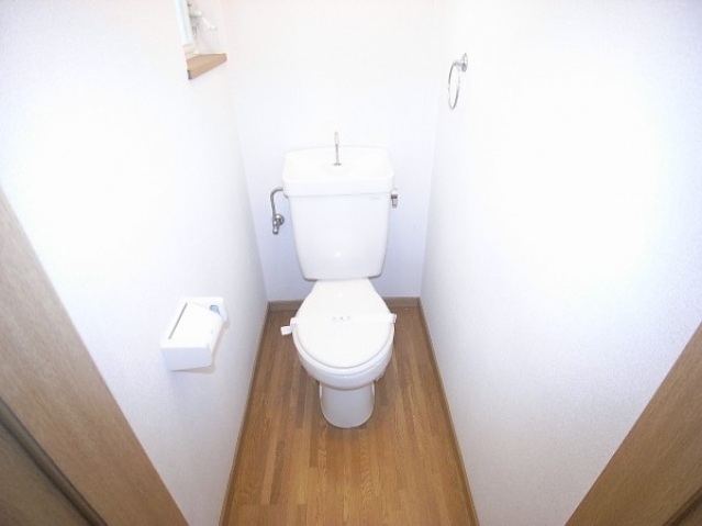 エステートピア松英2のトイレ写真