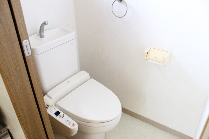 ＪＲ総武線 市川駅 徒歩2分 2階建 築27年のトイレ写真