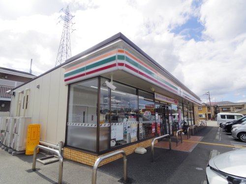 コンビニ　セブンイレブン橿原中曽司町店（コンビニ）まで186m
