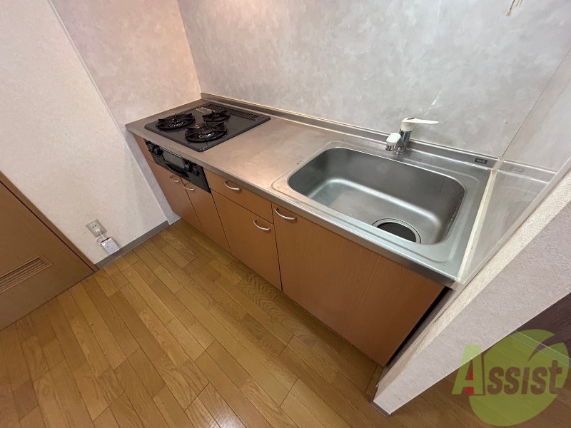 キッチン　調理スペースが確保されていて使いやすそうな印象でした。