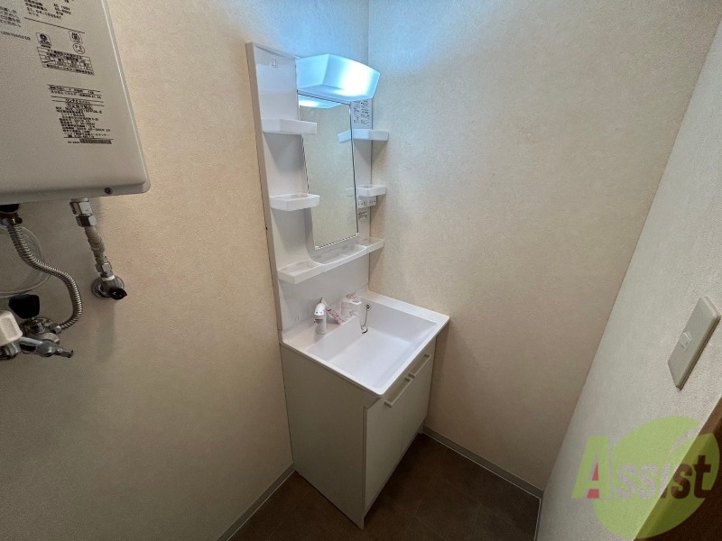 洗面設備　洗面台。身支度にはかかせないですよね～。