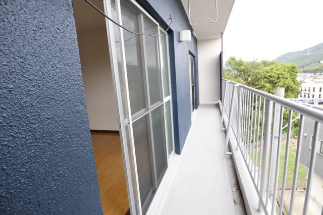 バルコニー　同物件別号室のお写真です