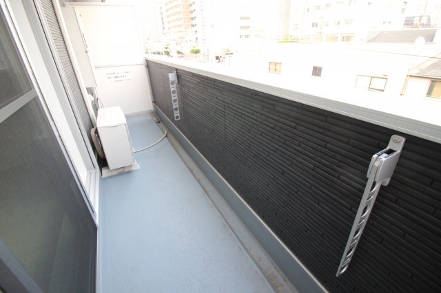 バルコニー　お洗濯にも便利なバルコニー付き