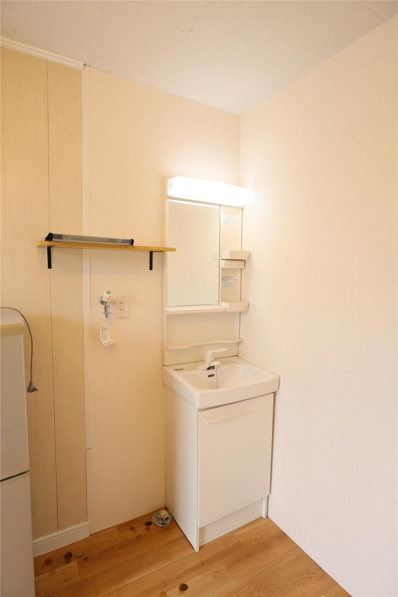 洗面設備　画像にはありませんが、洗濯機が付きます。
