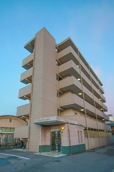 岡山市東区瀬戸町下のマンションの建物外観