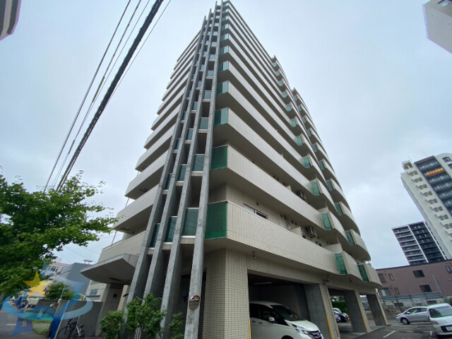 【札幌市中央区北一条東のマンションの建物外観】