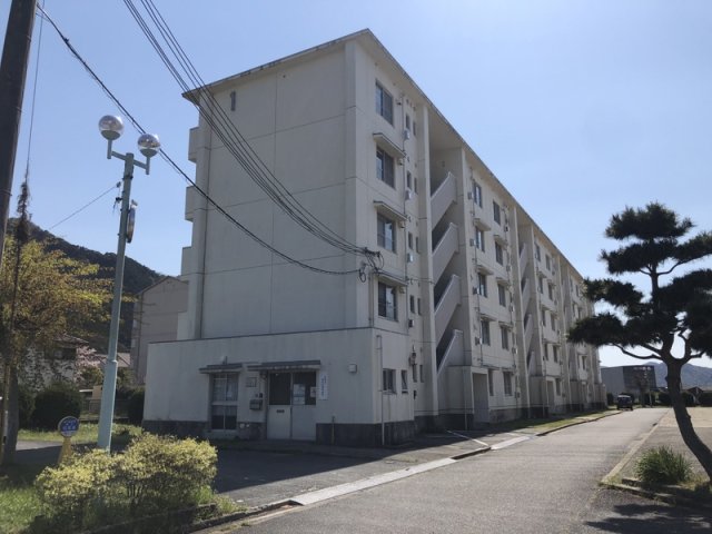 西脇市堀町のマンションの建物外観