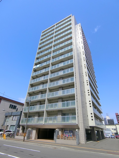 札幌市北区北十四条西のマンションの建物外観