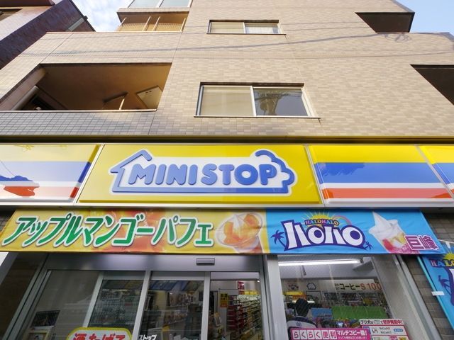 【ヴェルト板橋イーストのコンビニ】