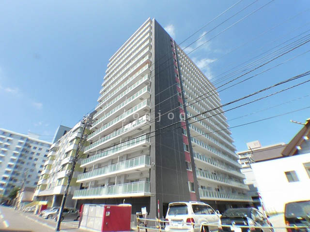 札幌市中央区南五条西のマンションの建物外観