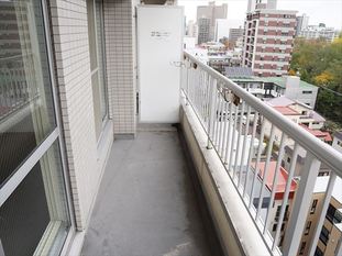 【札幌市中央区南十二条西のマンションのバルコニー】