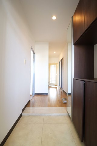 玄関　写真は別部屋