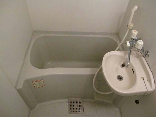 バス・シャワールーム　バス、トイレ別。