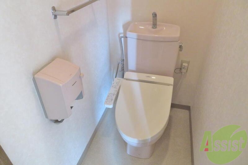 トイレ　シャワートイレになっております。水まわりは大事です。