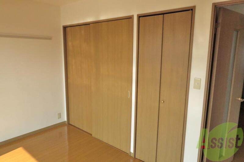 収納　収納はこんなにも広いんです。後で開けますねー。