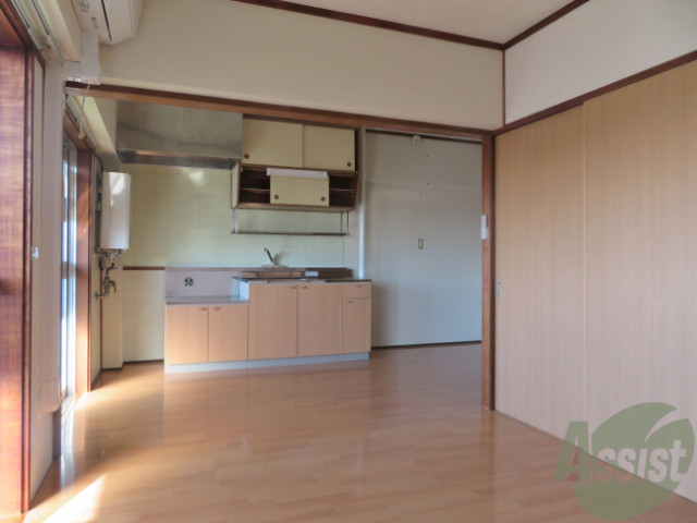 居室・リビング　リビングは、広々していて陽当たりもよさそうですね。